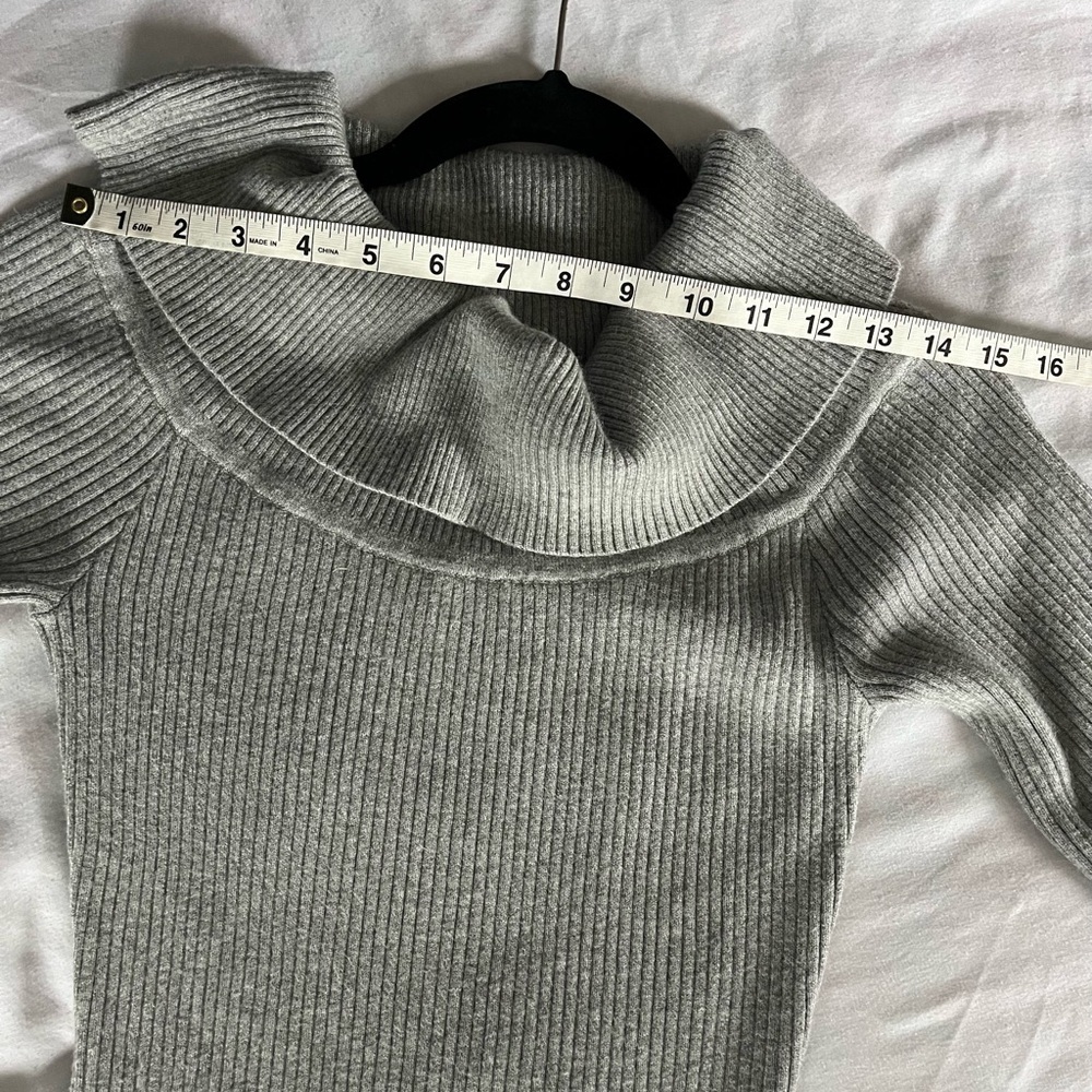 Abercrombie & Fitch Gray Knit Midi Off Shoulder Cozy Soft Sweater Dress Sz M EUC - Picture 9 of 14